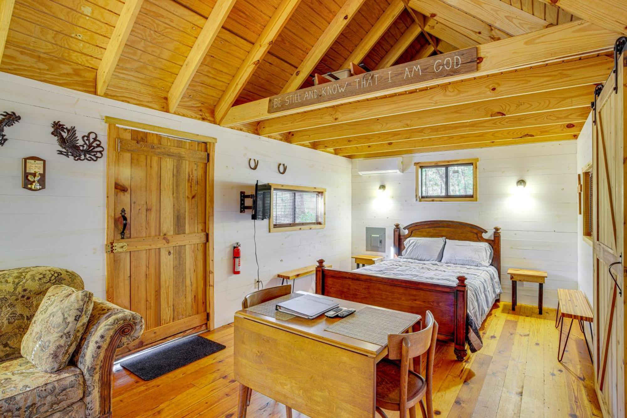 Secluded Tallassee Cabin With Fire Pit And Porch! Exterior foto