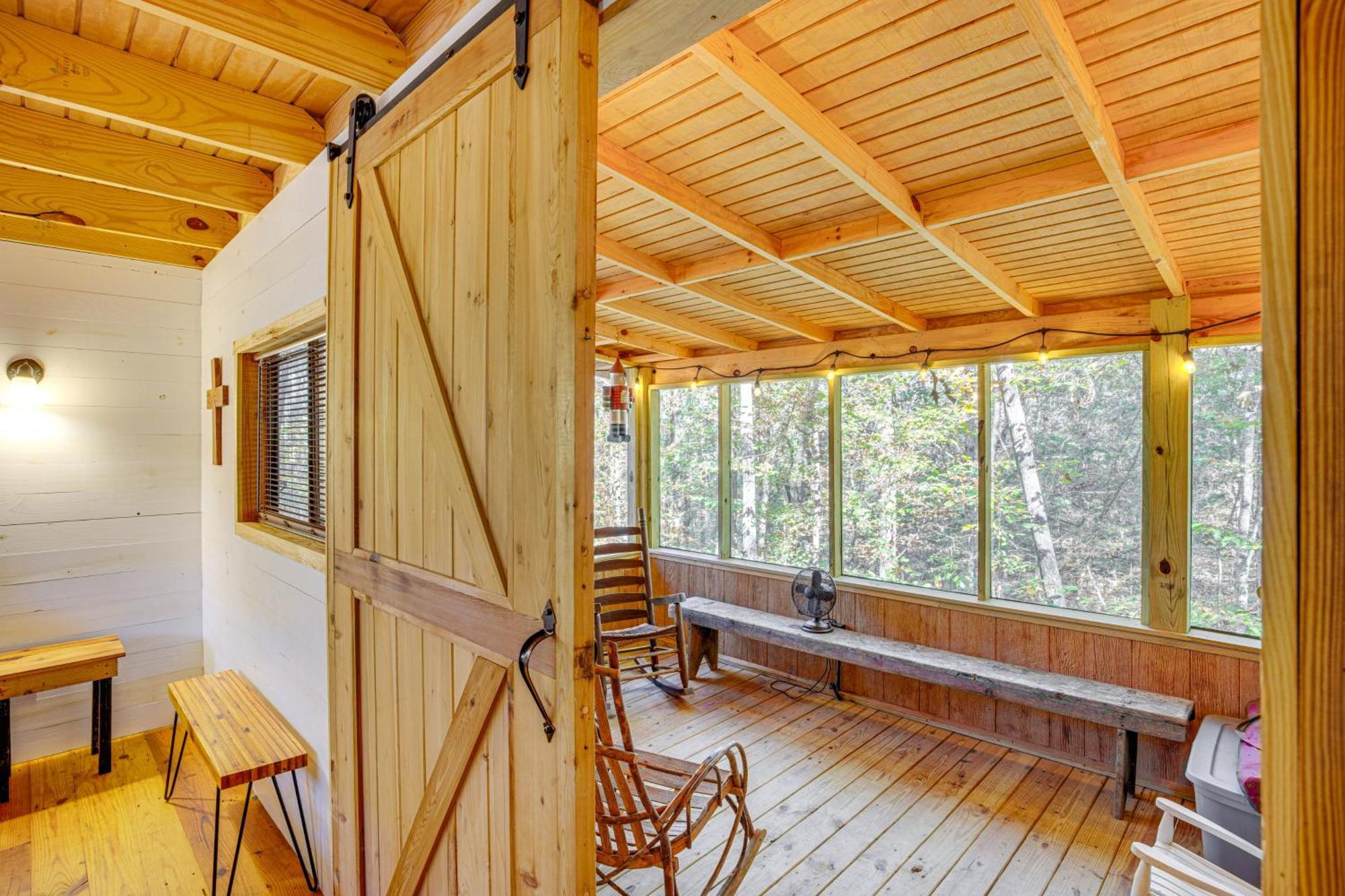 Secluded Tallassee Cabin With Fire Pit And Porch! Exterior foto